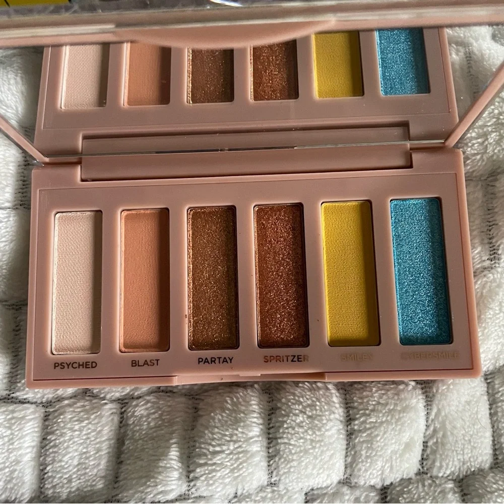 Urban Decay Eyeshadow Palette Smiley NIB